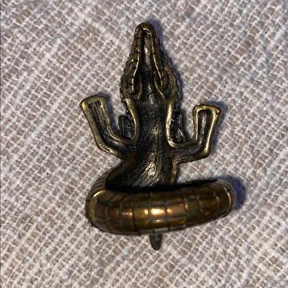 Betsy Johnson Vintage Crystal Encrusted Alligator Stretch Band Ring w/Green Bow - Picture 3 of 3